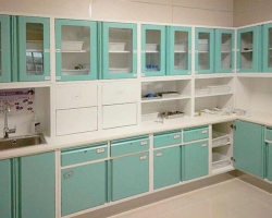 Treatment cabinet